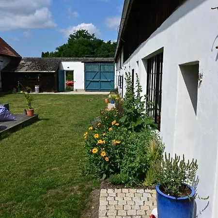 Statek U Benesu Vakantiehuis Ponědraž