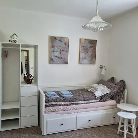 Vakantiehuis Statek U Benesu Ponědraž